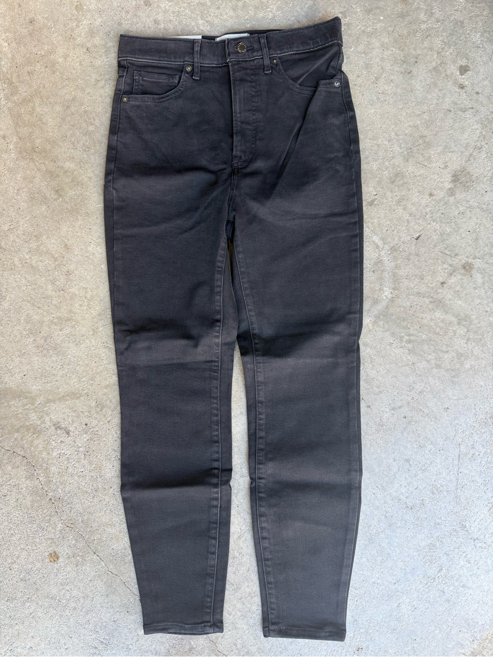 Everlane Women’s Skinny Jeans in Black